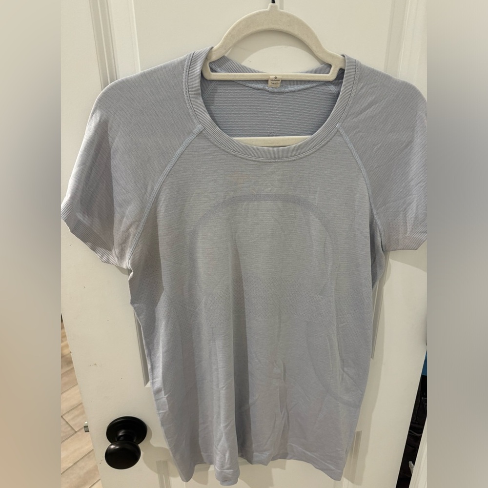 Lululemon swiftly tech short sleeve shirt
Size 10